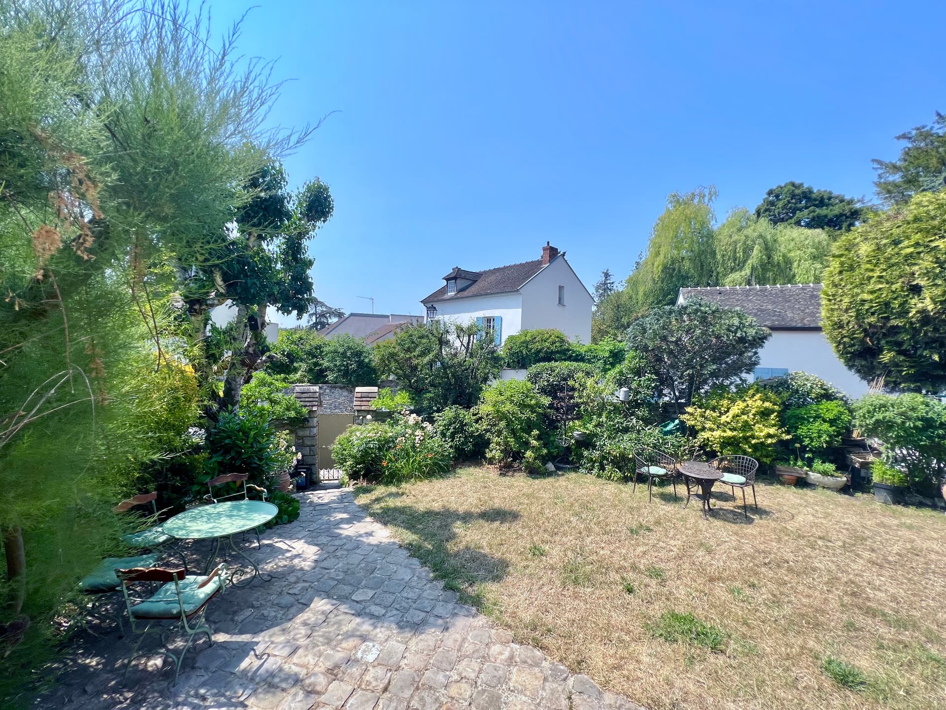 Balcon de 11 m² dominant les espaces verts